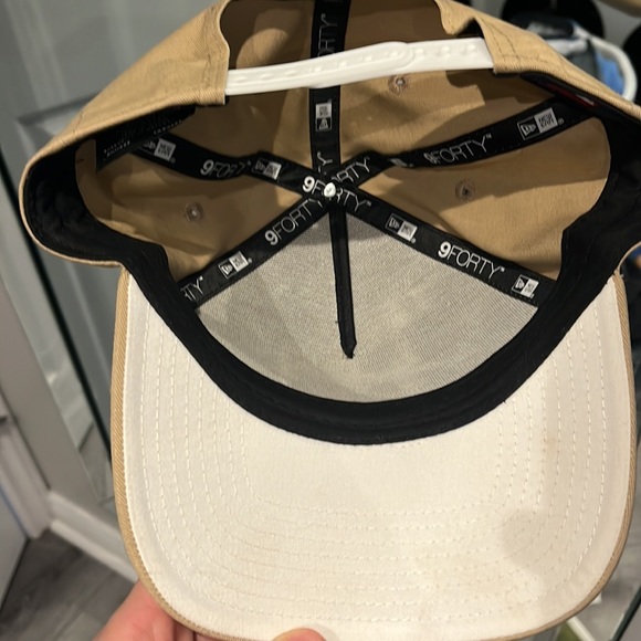 New Era Atlanta Braves Beige Hat - Picture 3 of 4